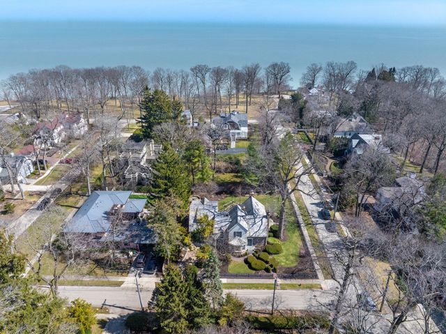 333 Simpson Street, Lake Bluff, IL 60044