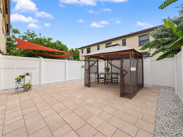 10604 W 33rd Ln, Hialeah, FL 33018