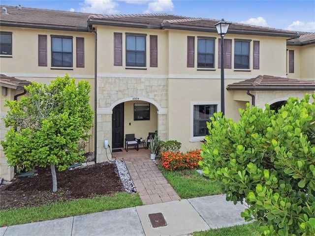 10604 W 33rd Ln, Hialeah, FL 33018