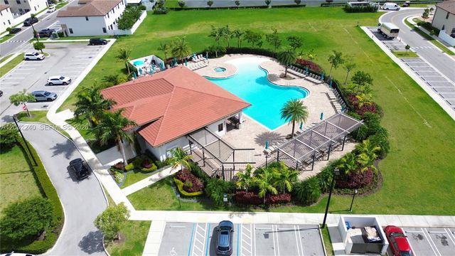 10604 W 33rd Ln, Hialeah, FL 33018
