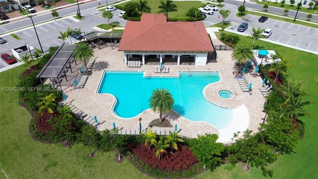 10604 W 33rd Ln, Hialeah, FL 33018