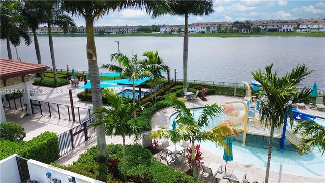 10604 W 33rd Ln, Hialeah, FL 33018