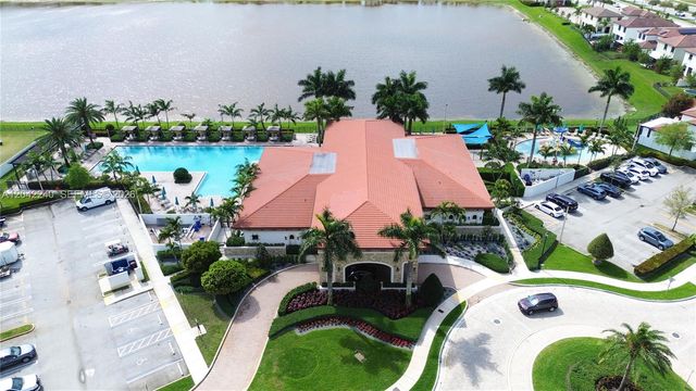 10604 W 33rd Ln, Hialeah, FL 33018