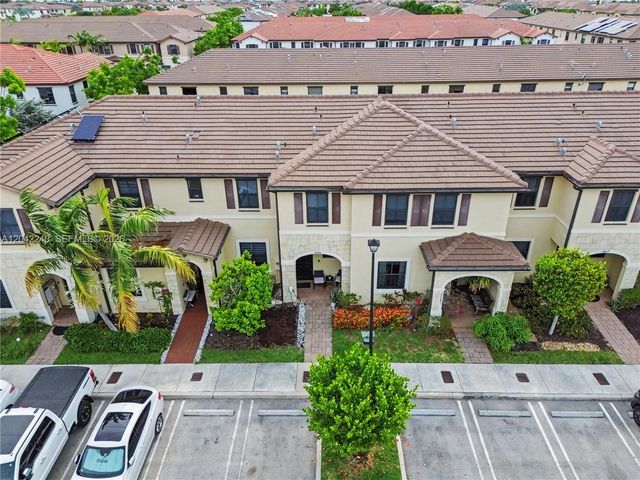 10604 W 33rd Ln, Hialeah, FL 33018
