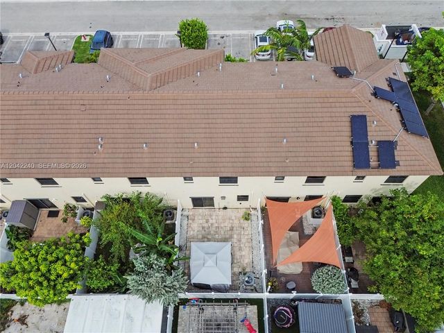 10604 W 33rd Ln, Hialeah, FL 33018