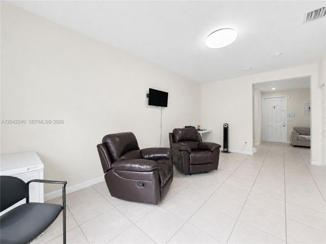 10604 W 33rd Ln, Hialeah, FL 33018