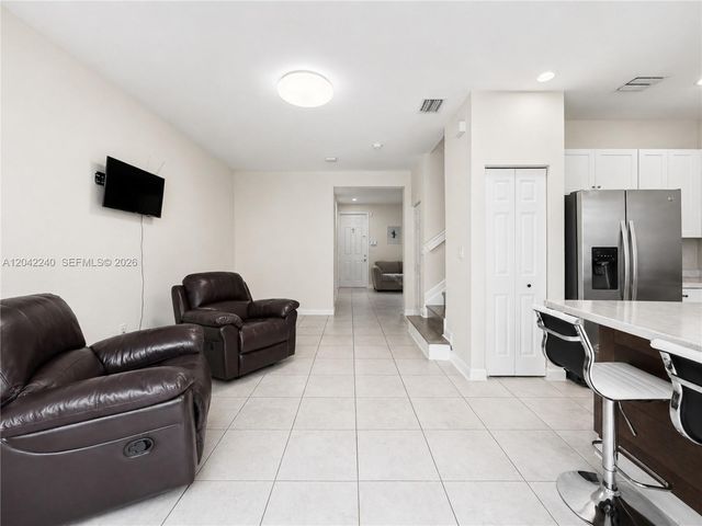 10604 W 33rd Ln, Hialeah, FL 33018