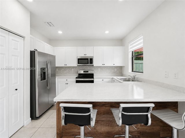 10604 W 33rd Ln, Hialeah, FL 33018