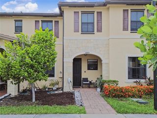 10604 W 33rd Ln, Hialeah, FL 33018