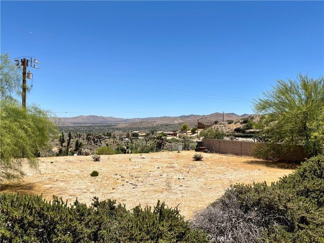 7495 Canyon Drive, Yucca Valley, CA 92284