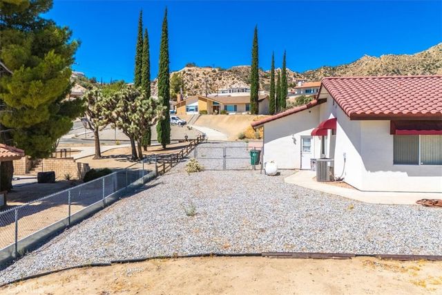 7495 Canyon Drive, Yucca Valley, CA 92284