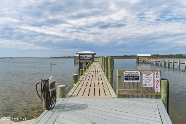 201 Snow Goose Lane, Newport, NC 28570