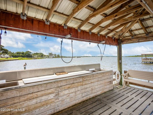 201 Snow Goose Lane, Newport, NC 28570