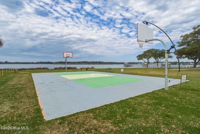 201 Snow Goose Lane, Newport, NC 28570