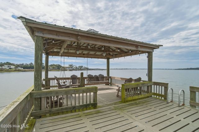201 Snow Goose Lane, Newport, NC 28570