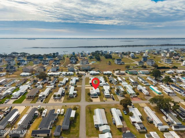 201 Snow Goose Lane, Newport, NC 28570