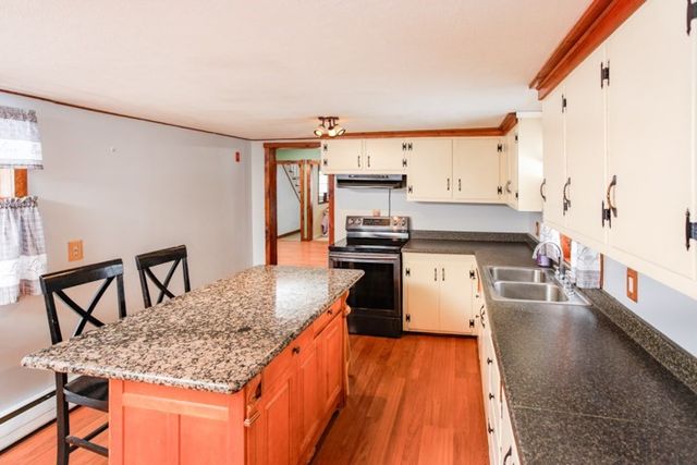 24 Railroad Ave, Dudley, MA 01507