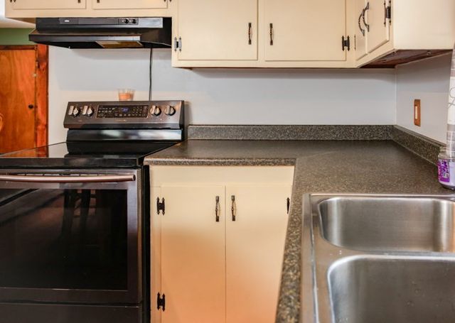 24 Railroad Ave, Dudley, MA 01507