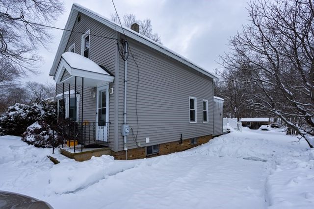 24 Railroad Ave, Dudley, MA 01507