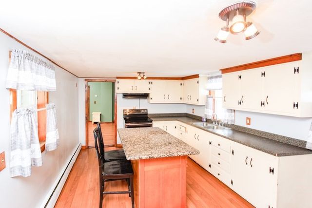 24 Railroad Ave, Dudley, MA 01507