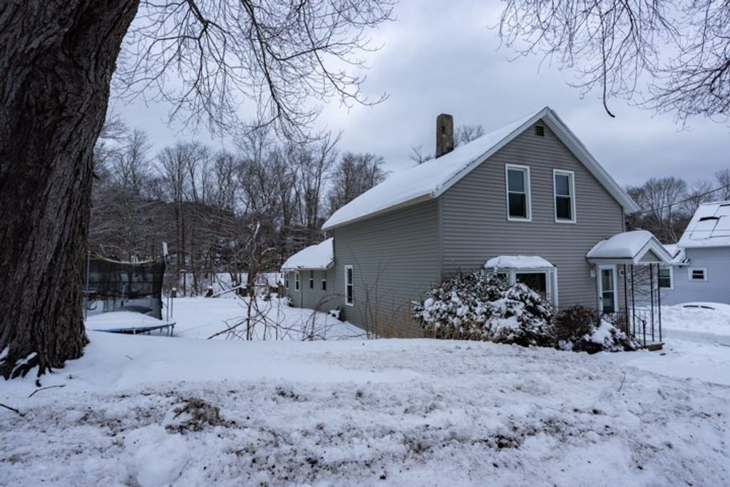 24 Railroad Ave, Dudley, MA 01507