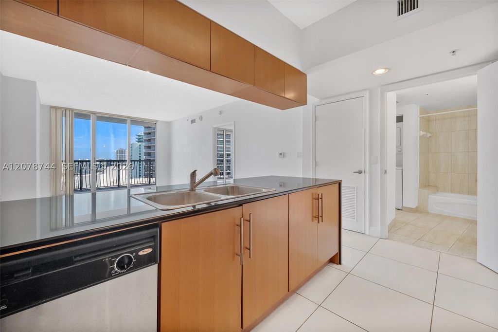 1750 N Bayshore Dr 4011, Miami, FL 33132