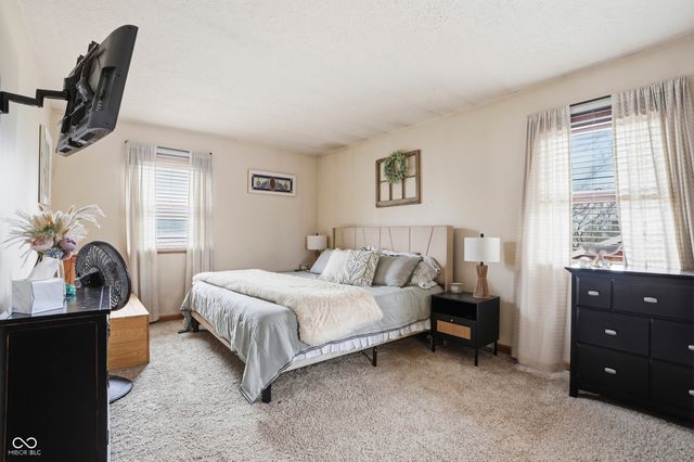 202 Cottonwood Drive, Anderson, IN 46012