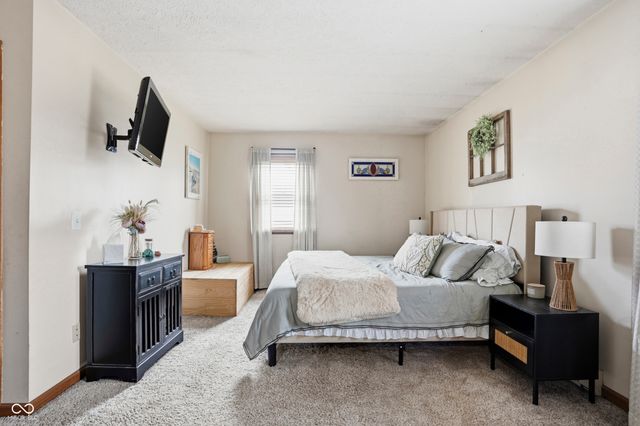 202 Cottonwood Drive, Anderson, IN 46012