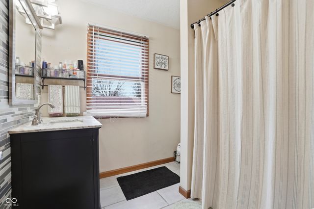 202 Cottonwood Drive, Anderson, IN 46012