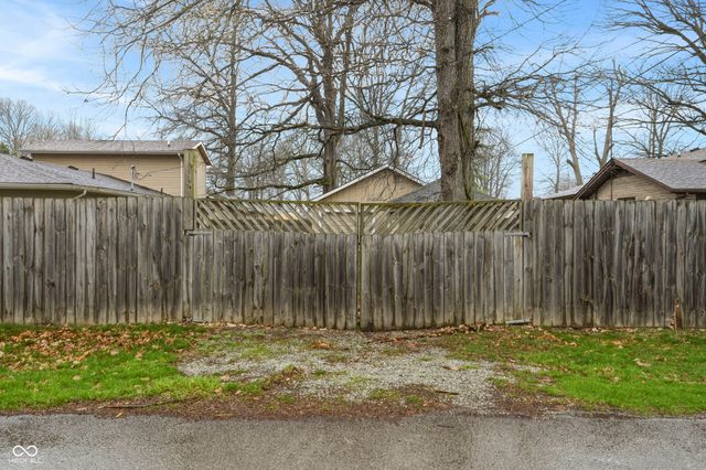 202 Cottonwood Drive, Anderson, IN 46012