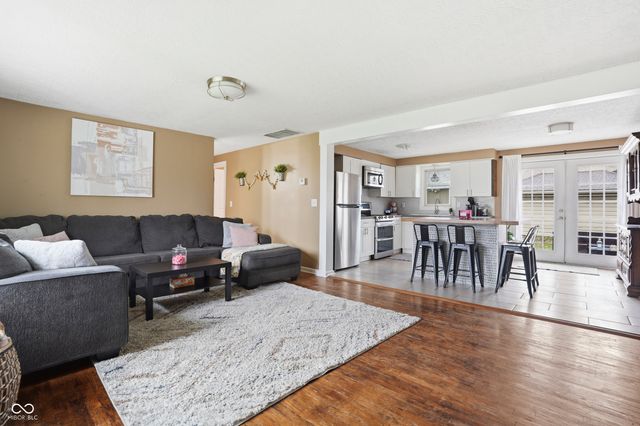 202 Cottonwood Drive, Anderson, IN 46012