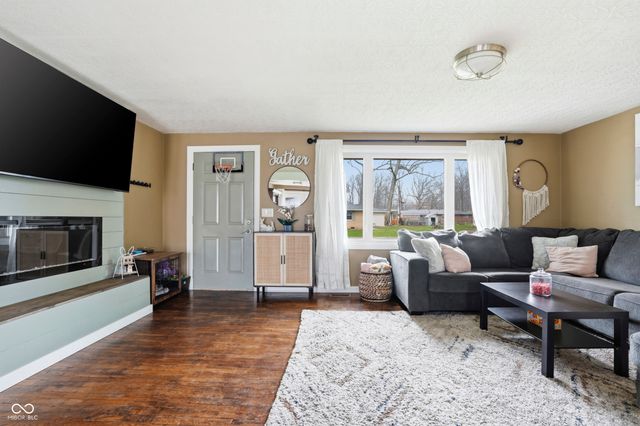 202 Cottonwood Drive, Anderson, IN 46012