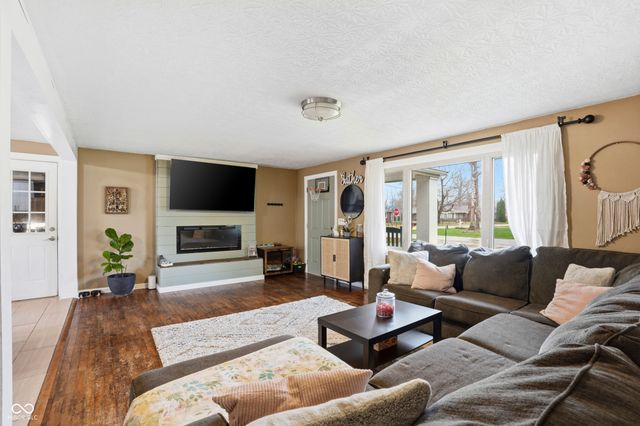 202 Cottonwood Drive, Anderson, IN 46012