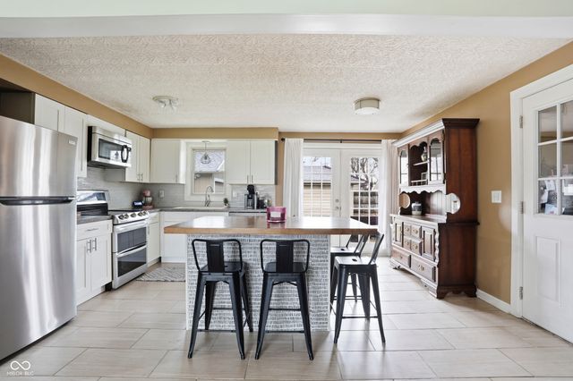 202 Cottonwood Drive, Anderson, IN 46012