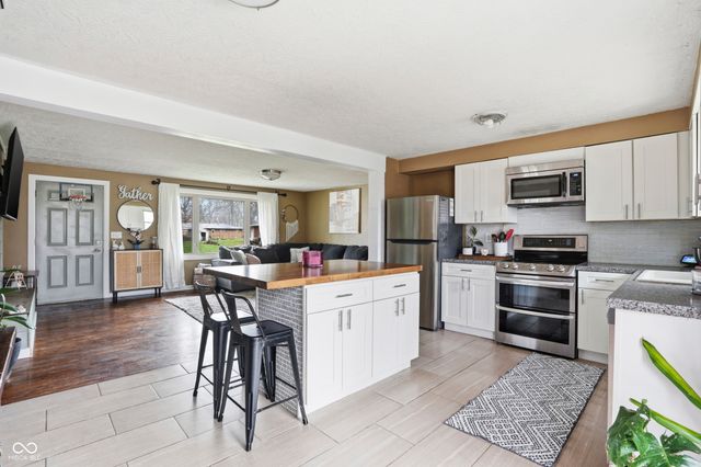 202 Cottonwood Drive, Anderson, IN 46012