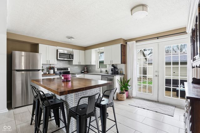 202 Cottonwood Drive, Anderson, IN 46012