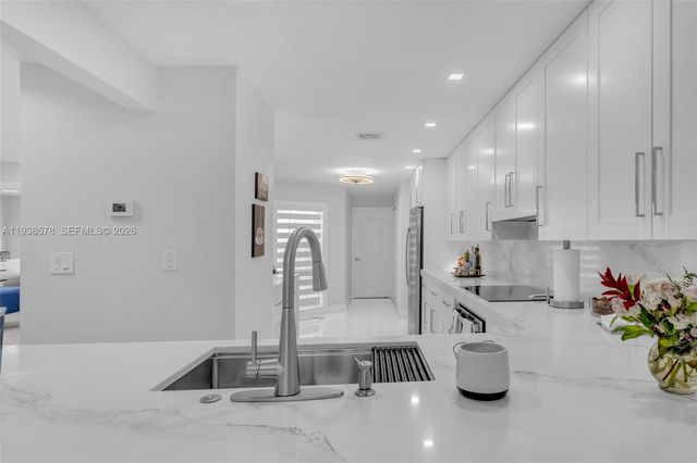 4737 NW 98th Pl, Doral, FL 33178