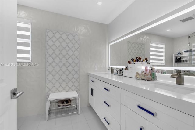 4737 NW 98th Pl, Doral, FL 33178