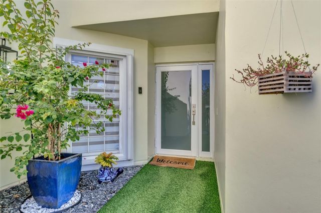 4737 NW 98th Pl, Doral, FL 33178