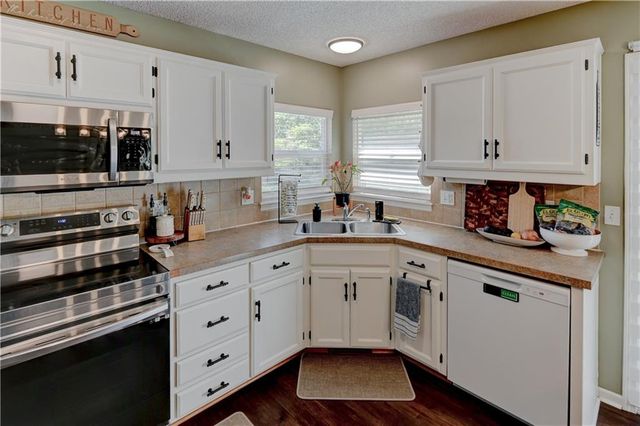 4523 Edgehill Street, Leavenworth, KS 66048