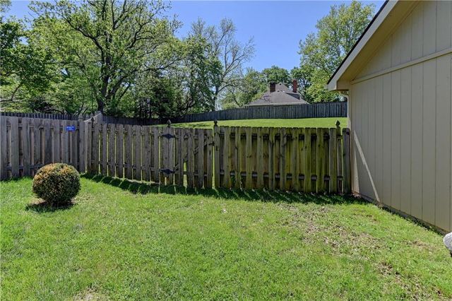 4523 Edgehill Street, Leavenworth, KS 66048