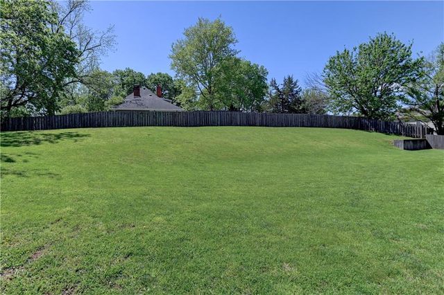 4523 Edgehill Street, Leavenworth, KS 66048