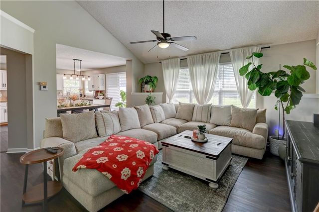 4523 Edgehill Street, Leavenworth, KS 66048