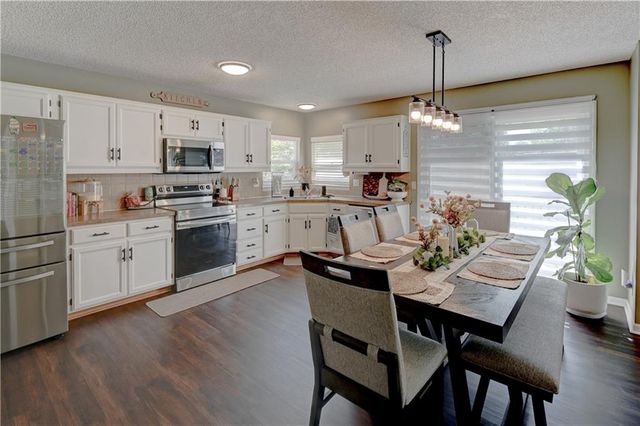 4523 Edgehill Street, Leavenworth, KS 66048