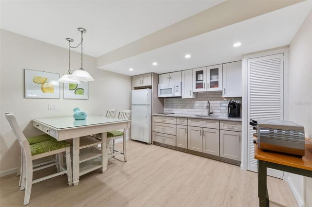 2700 GULF BOULEVARD 1E, Belleair Beach, FL 33786