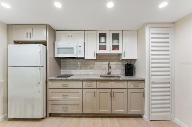 2700 GULF BOULEVARD 1E, Belleair Beach, FL 33786