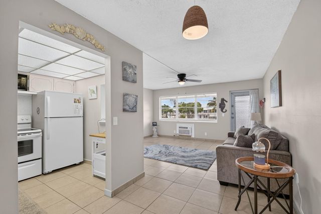 16 SUSSEX A, West Palm Beach, FL 33417