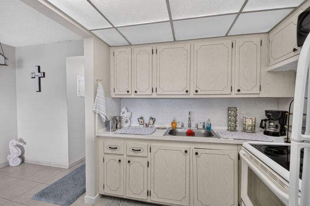 16 SUSSEX A, West Palm Beach, FL 33417