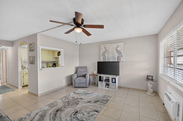 16 SUSSEX A, West Palm Beach, FL 33417