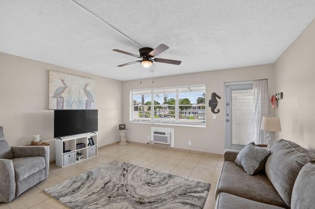 16 SUSSEX A, West Palm Beach, FL 33417